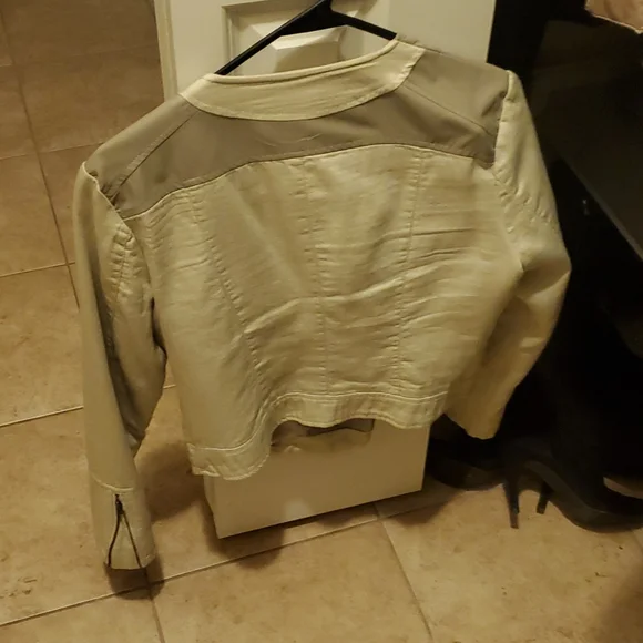 Jacket - Picture 2 of 3